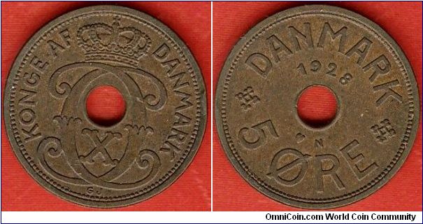 5 ore
coin with central hole
crowned C X monogram of king Christian X
bronze