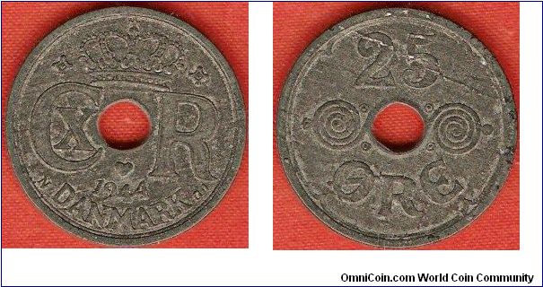 25 ore
coin with central hole
crowned C X monogram of king Christian X
zinc