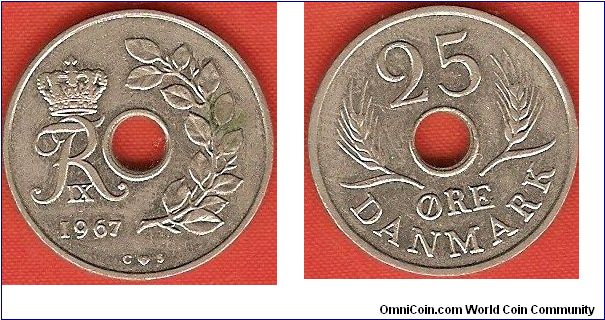 25 ore
coin with central hole
crowned FR IX monogram of king Frederik IX
copper-nickel