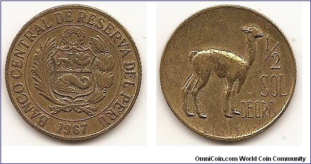 1/2 Sol
KM#247
Brass, 22.5 mm. Obv: National arms within circle Rev: Value to right of llama