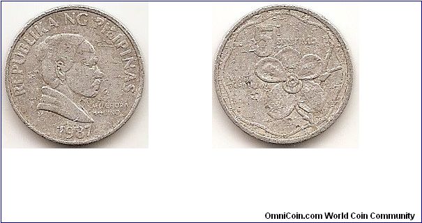 5 Sentimos
KM#239
1.2000 g., Aluminum, 17 mm. Obv: Head right Rev: Orchid and value