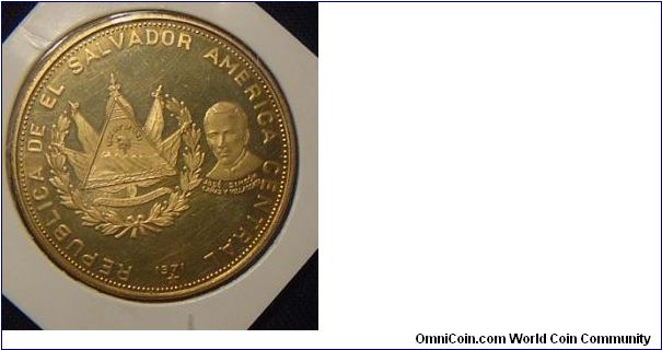 200 colones
gold