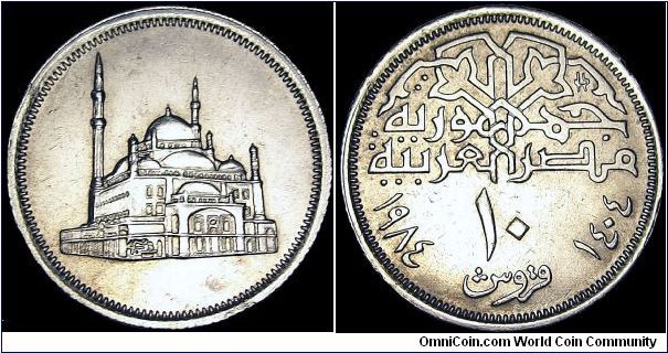 Egypt - 10 Piastres - AH 1404 / 1984 - Weight 4,5 gr - Copper / Nickel - Size 25 mm - Reverse / Mohamad Ali Mosque - Edge : Reeded - Reference KM# 556