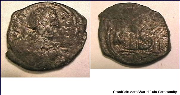 Byzantine emperor Justinian I 527-565 AD, DN IVSTINIANVS PP AVG, AE-16 Nummi

TES (Thessalonica mint)