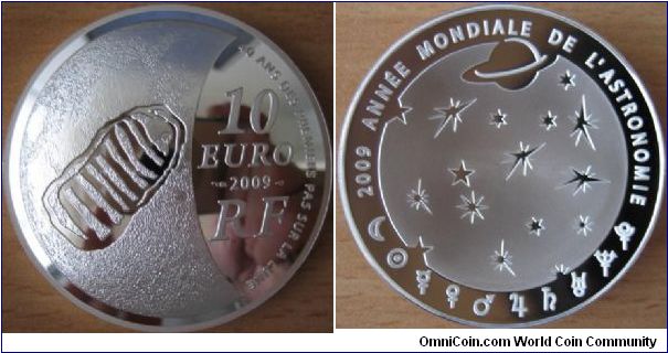 10 Euro - Year of astronomy - 22.2 g Ag .900 Proof (the coin is curved) - mintage 10,000