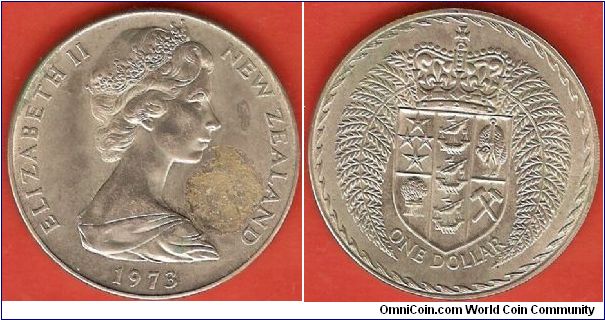 1 dollar
Elizabeth II by Arnold Machin
reeded edge
glue spot on obverse
mintage 37,000