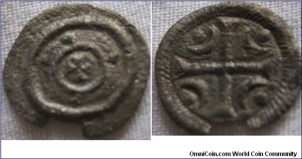 1 denier made between 1148-96, BELLA III hungarian hammered coin, EF but with piece missing, coin is very small