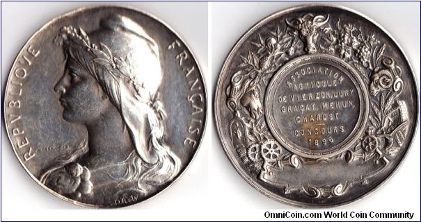 Silver medal (37mm) engraved by Louis Oscar Roty. This one struck for the 'Association Agricole de Vierzon,Lury, Gracay,Mehun, Charhost'