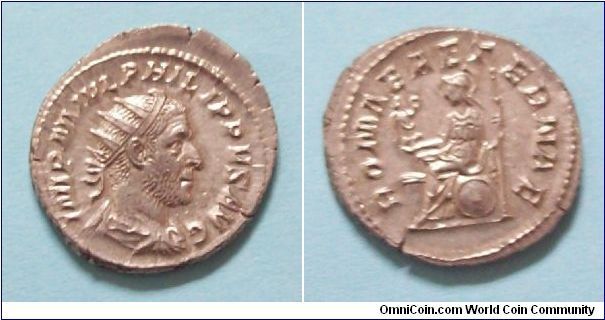 AR Antonianius.
ROMA AETERNAE
Roma seated left holding victory and sceptre.