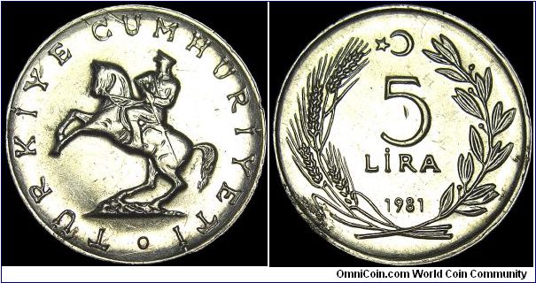 Turkey - 5 Lira - 1981 - Weight 1,7 gr - Aluminum - Size 21 mm - President / Kenan Evren (1980-89) - Obverse / Atatürk on horsback - Reverse / Crescent opens left - Mintage 61 605 000 - Edge : Reeded - Reference KM# 944 (1981)