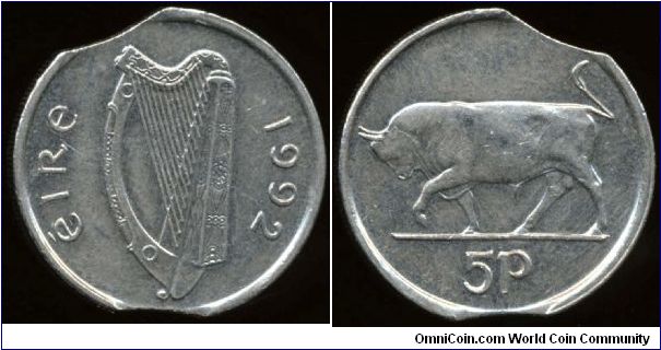 1992 Ireland 5d double clip planchet error, struck on incomplete planchet - missing metal top & bottom edges.