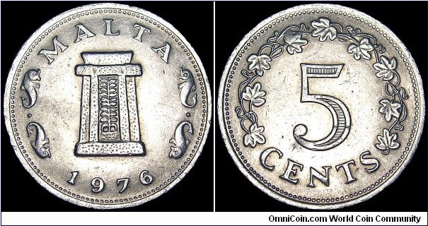 Malta - 5 Cents - 1976 - Weight 5,65 gr - Copper / Nickel - Size 23,6 mm - Obverse / Ritual altar in the Temple of Hagar Qim - President / Sir Anthony Mamo (1974-76) - Mintage 26 000 - Edge : Reeded - Reference KM# 10 (1972-81) 