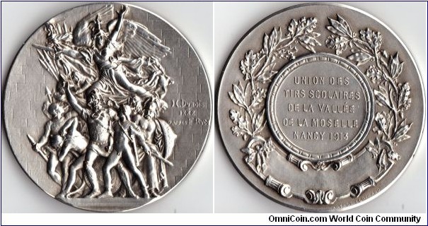 large (46mm)silver plated bronze French shooting medal dated 1913.