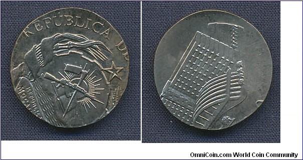 500 Meticais struck on a 5 Meticais planchet, no date