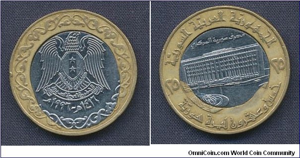 25 Pound, bimetallic
centerpart flouting out on obverse