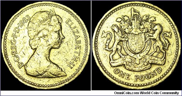 United Kingdom - 1 Pound - 1983 - Weight 9,5 gr - Nickel / Brass - Size 22,5 mm - Thickness 3,15 mm - Alignment / Medal (0) - Edge : Lettering and fine milled - Edge lettering : DECUS ET TUTAMEN - Ruler / Elizabeth II (1952-) - Obverse Designer / Arnold Machin - Reverse Designer / Eric Sewell - Mintage 443 054 000 - Reference KM# 933 (1983)