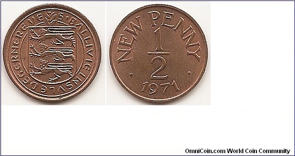 1/2 New Penny
KM#20
Bronze, 17.14 mm.   Ruler: Elizabeth II Obv: Arms Rev: Denomination and date
