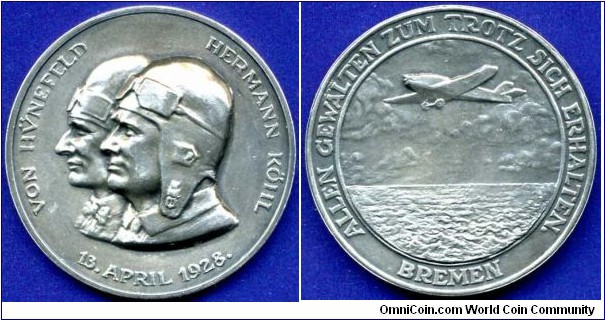 Commemorative silver medal dedicated to the non-stop flight across the Atlantic from Bremen, on the plane Junkers W33 is running:
Günter von Hünefeld and Herman Köhl.
Edge lettering: *BAYER.HAUPTMÜNZAMT.SILBER 900f*.


Ag900f. 24,2 gr.