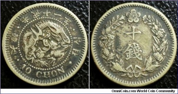 Korea 1907 10 chon. Nice grade - just one ugly scratch on the left side of the wrath on the reverse. Weight: 2.2g