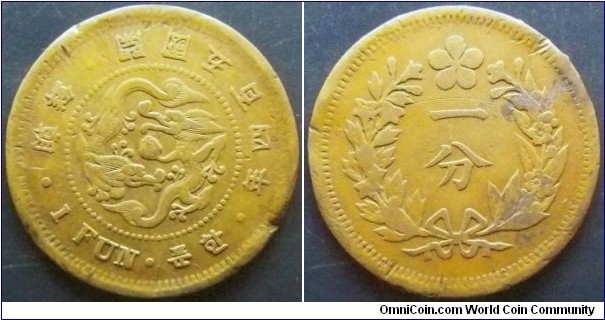 Korea 1895 1 fun, 2 character variety. Low grade, scratched and damaged. Still not an easy coin to find. Weight: 3.2g