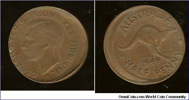 1949 Halfpenny. Large 3.5mm mis-strike. RARE