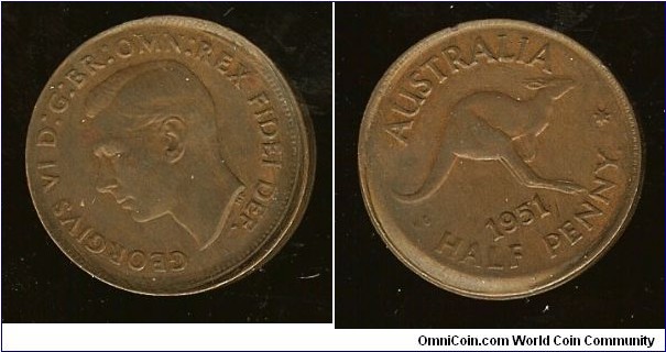 1951 (Y.) Halfpenny. Mis-strike.
