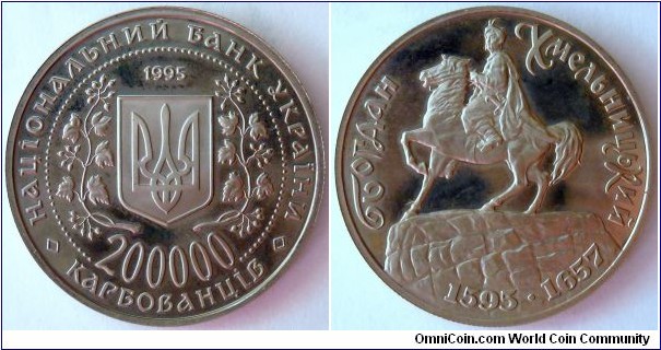 200000 karbovantsiv.
Bogdan Chmielnicki (1595-1657) Cu-ni. Weight; 14,35g. Diameter; 33mm.
Reeded edge. Mintage; 250.000 units.